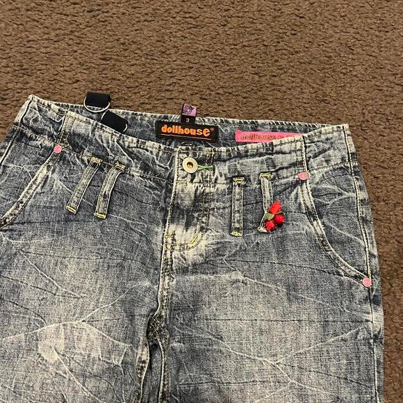 Y2K Dollhouse Low Rise Capris - Picture 4 of 5